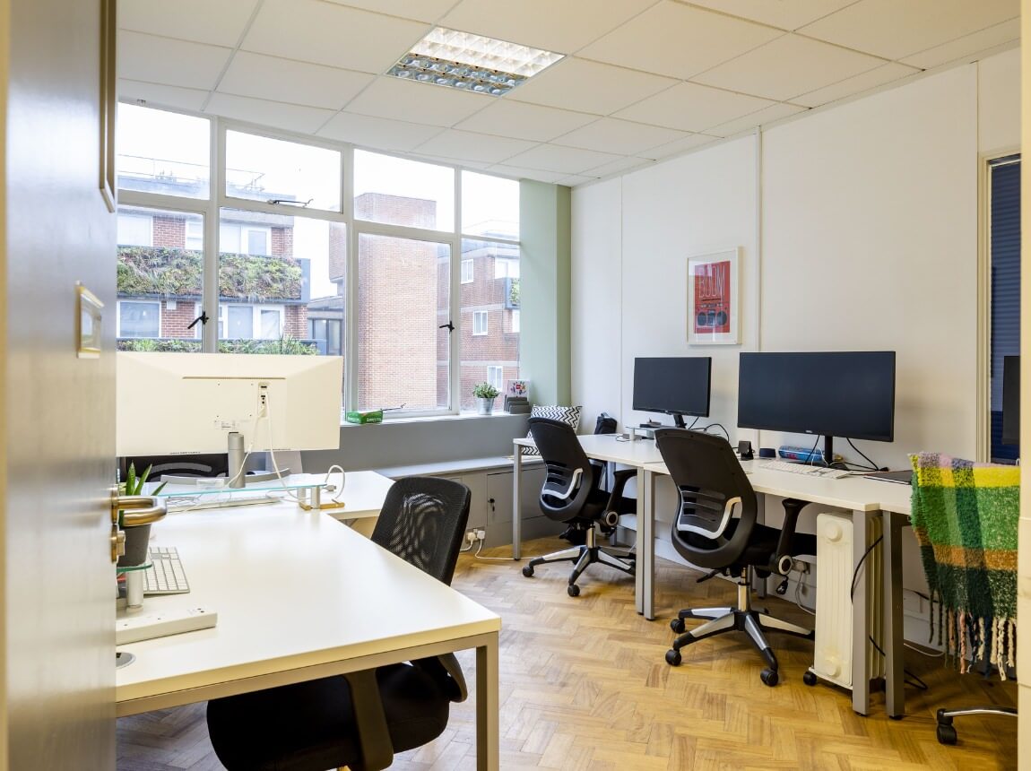 https://www.collaborate.works/wp-content/uploads/2023/04/serviced-office-space-woking-rent-4.jpg