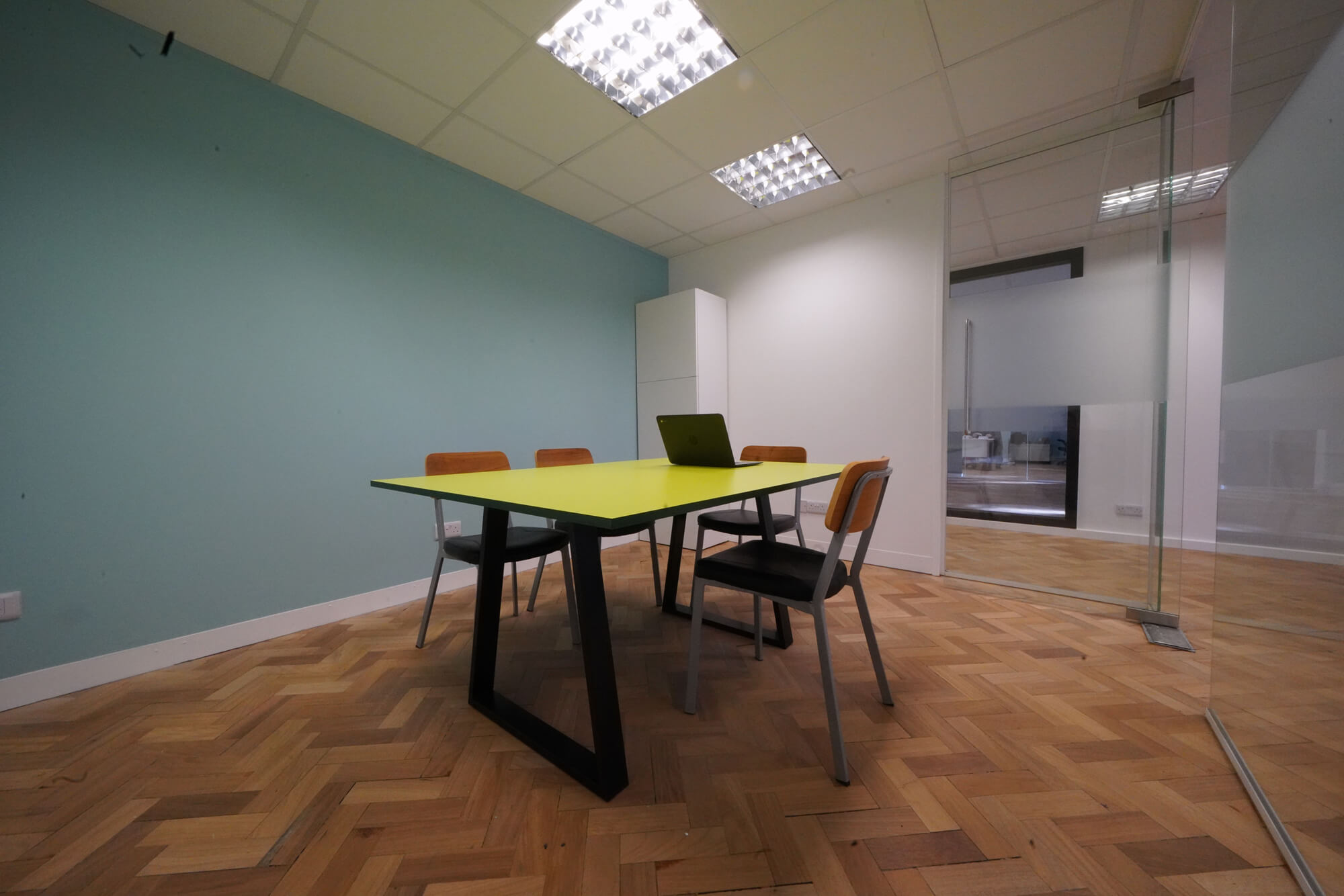 flexible-office-space-woking-3